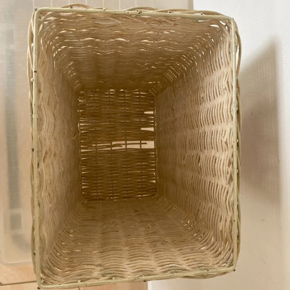 Bathroom Wicker Trash Basket With 3-D Rose Design